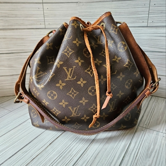 Louis Vuitton Noe Bucket Bag PM in Monogram Canvas and Leather - Picture 1 of 16
